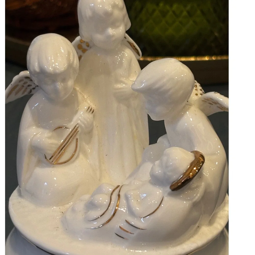 Vintage White Porcelain Nativity Music Box Angels Baby Jesus Gold Trim 22947